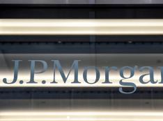 El logo de JPMorgan logo en un edificio Nueva York,