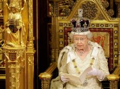 La reina Isabel II interviene en una apertura del Parlamento de los Lores en Londres