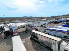 Así luce el ‘paddock’ de Motorland Aragón con los camiones de los equipos de Moto GP.