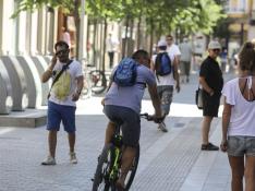 Vox plantea prohibir el paso de ciclistas y patinetes al menos por el Coso y las plazas Concepción Arenal y San Antonio.