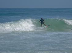 Surfear las aguas de Gaza, una sensación de libertad cada vez más popular