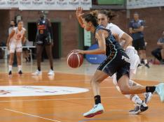 Partido entre el Casademont Zaragoza femenino y el Valencia Basket