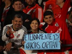 Homenaje a Leo Ponzio en el estadio del River Plate.