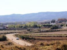 La carretera A-129 a su paso por Alcubierre