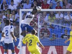 Pape Gueye remata de cabeza en el partido contra el Villarreal B