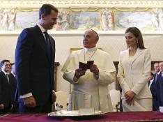Los Reyes de España regalaron al Papa en su última audiencia un facsímil de un libro de Baltasar Gracián.