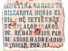 Tumba infantin en San Blas. Pieza dedicada al recuerdo de una 'tierna doncella' de 13 años fallecida en un accidente en 1892.