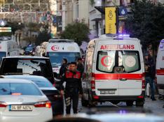 Explosión en una céntrica avenida de Estambul (Turquía) este domingo.
