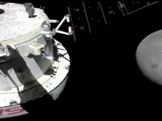 Aproximación de la nave Orion al campo gravitatorio de la Luna