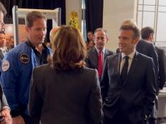 El astronauta Thomas Pesquet junto a Macron.