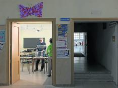 Mesa de votaciones en el instituto Goya de Zaragoza este jueves
