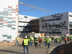 Visita de Javier Lambán, Sira Repollés y Mayte Pérez a las obras del nuevo Hospital de Teruel