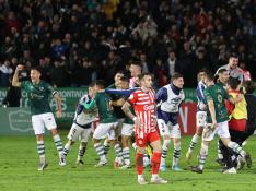 Los jugadores del Cacereño celebran su victoria ante el Girona