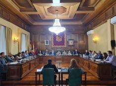 Un momento de la sesión plenaria celebrada ayer en el Ayuntamiento de la ciudad de Teruel.