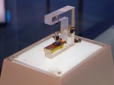 The_First_Transistor_ever_made-_built_in_1947_-_Bell_Labs