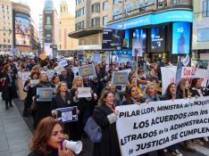 Cientos de letrados exigen mejoras frente a Justicia al inicio de su huelga