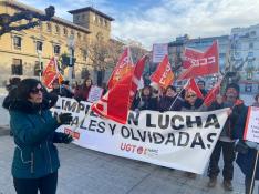 Protesta de las trabajadoras de la limpieza este viernes en la plaza Navarra en Huesca.