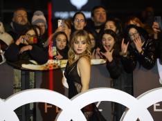 Cientos de personas reciben a los famosos de los Premios Feroz en Zaragoza
