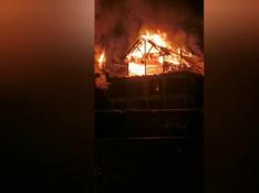 Un incendio arrasa una vivienda en Panticosa