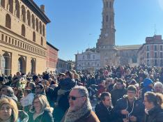Miles de zaragozanos en la plaza del Pilar, en el día de San Valero.
