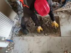 Los Bomberos de Zaragoza rescatan a una mujer con vida entre los escombros en Turquía
