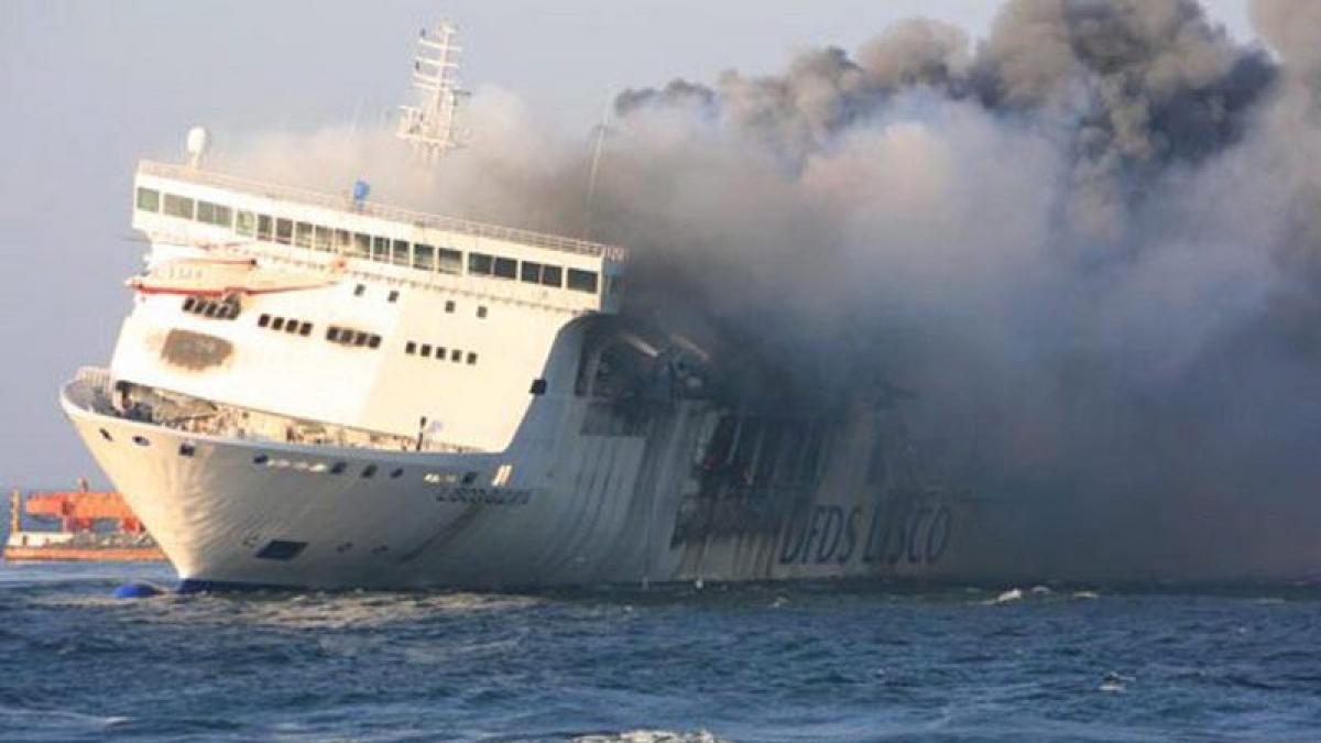 Un Incendio En Un Barco Deja 22 Heridos