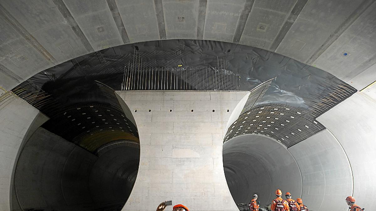 Стройка тоннеля. Готардский Железнодорожный тоннель. Gotthard Base tunnel. Самый большой тоннель. Конструкция ЖД тоннеля.