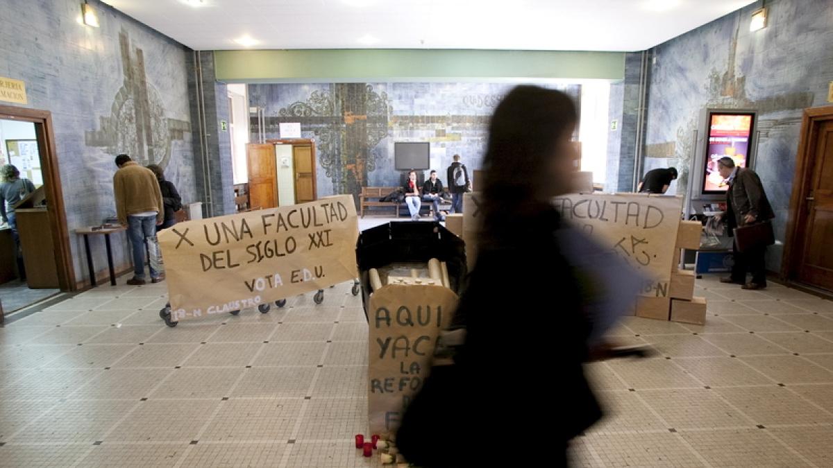 "Nos sacan de un sótano y nos llevan a un aula donde se cae el techo"