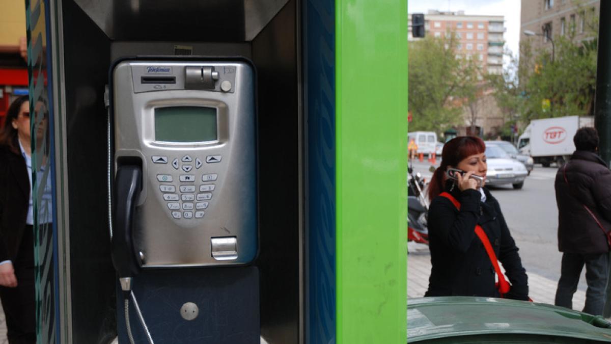 ¿Por qué las cabinas de teléfono se resisten a desaparecer? | Noticias