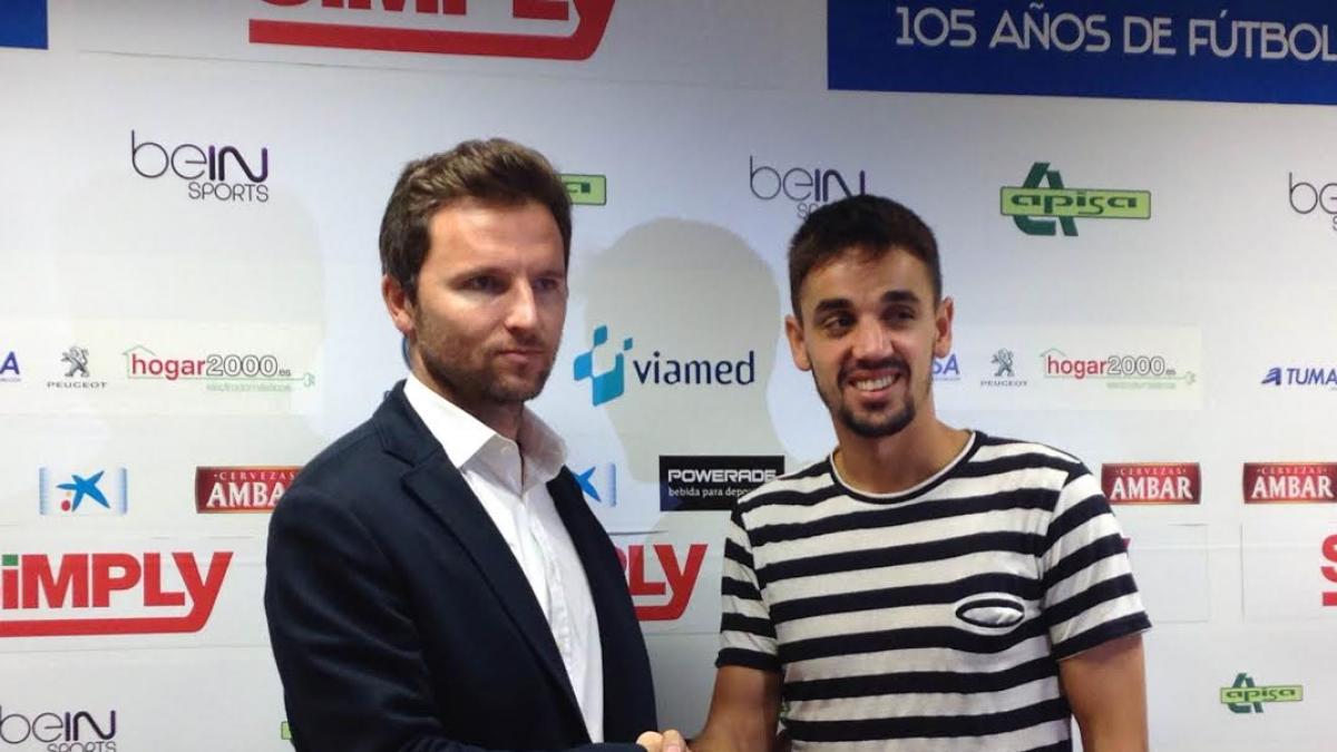 El nuevo jugador de la SD Huesca, Carlos Calvo 