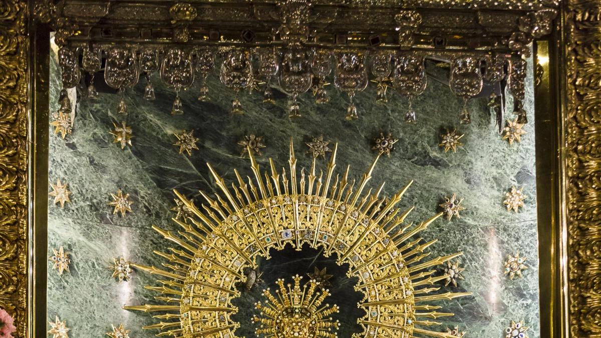 ?La Virgen Del Pilar Ya Luce El Manto De HERALDO | Heraldo.es