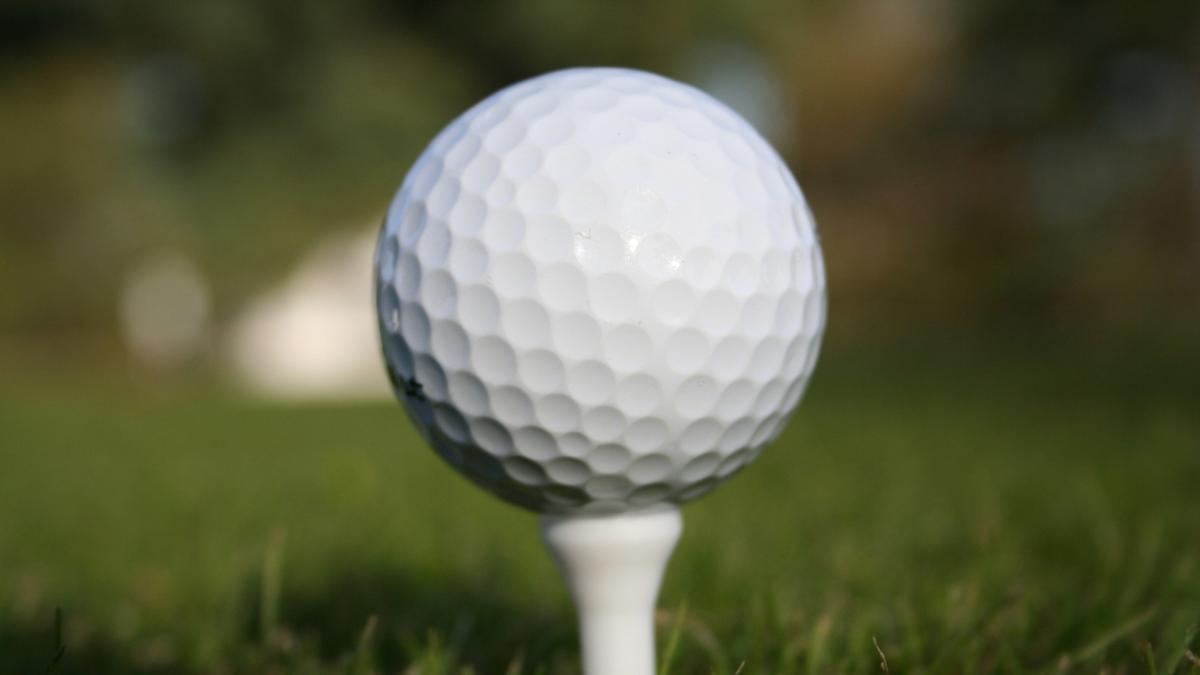 ¿Por qué tienen agujeros las pelotas de golf? | Noticias de ARAGÓN en