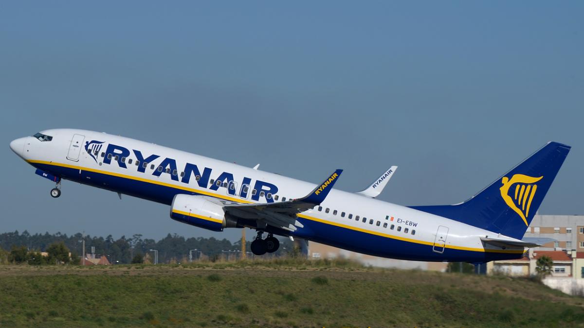Encantada de conocerte Brutal dieta Ryanair cambia sus condiciones de equipaje de mano | Noticias de Economía  en Heraldo.es