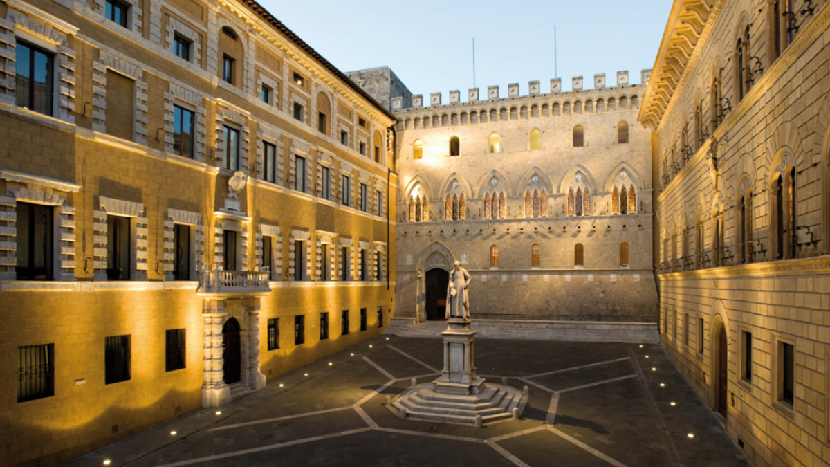 Палаццо Салимбени Сиена. Монте-деи-паски-ди-Сиена. Банк banca Monte dei Paschi di Siena. Monte dei Paschi di Siena внутри.