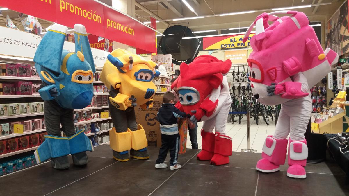 reinado biología Bronceado Alcampo recogió 63.000 juguetes en su campaña 'Ningún niño sin juguete' |  Noticias de Sociedad en Heraldo.es