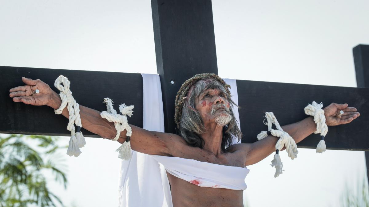 Media docena de filipinos se crucifican en el Viernes Santo | Noticias de  Internacional en Heraldo.es