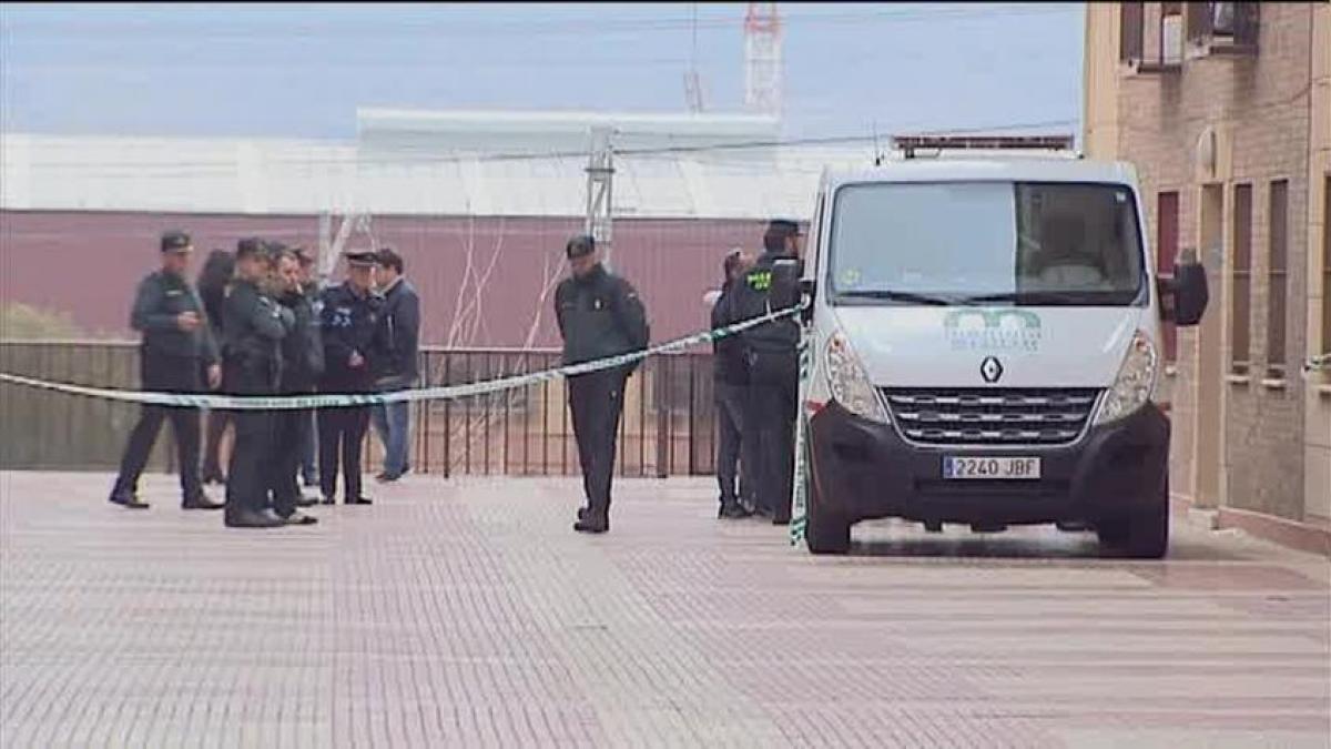 Mata A Su Mujer Con Un Arma Blanca Delante De Sus Tres Hijos