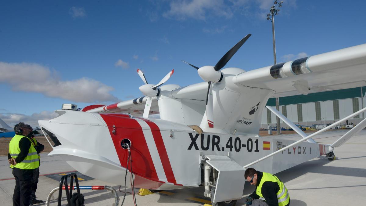 La empresa que prueba el dron contraincendios en el aeropuerto quiere  instalar también la planta de montaje | Noticias de Teruel en Heraldo.es