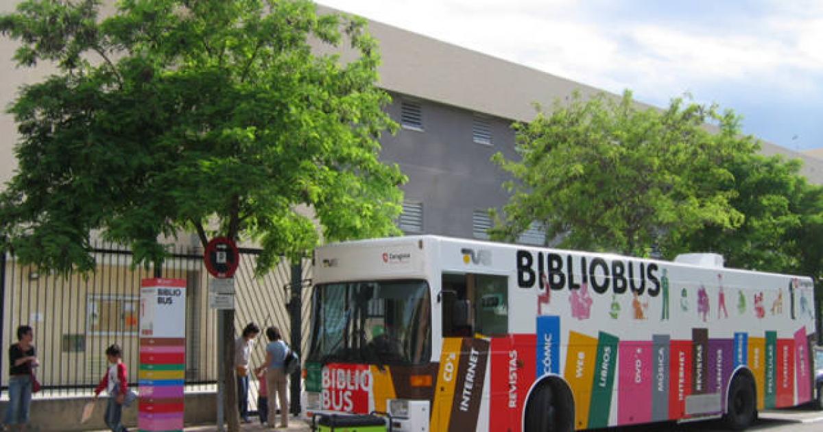 The Bibliobús resumes its routes in Zaragoza with online book reservations