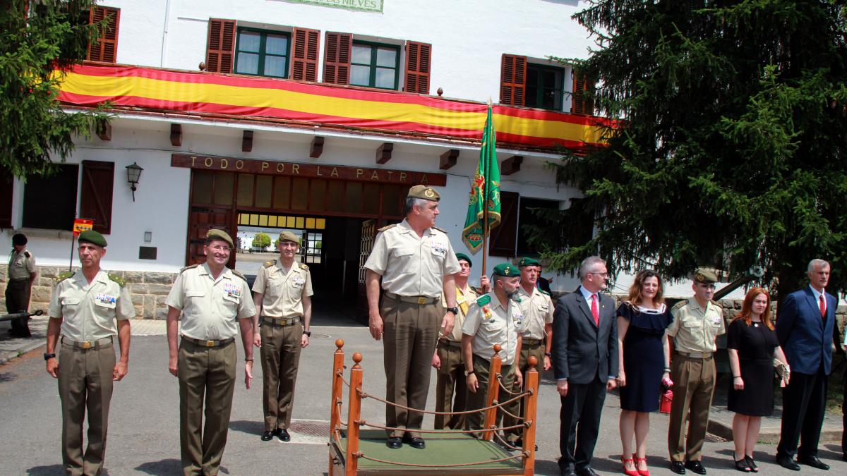 Más de 40 alumnos de la Escuela Militar de Montaña y ...