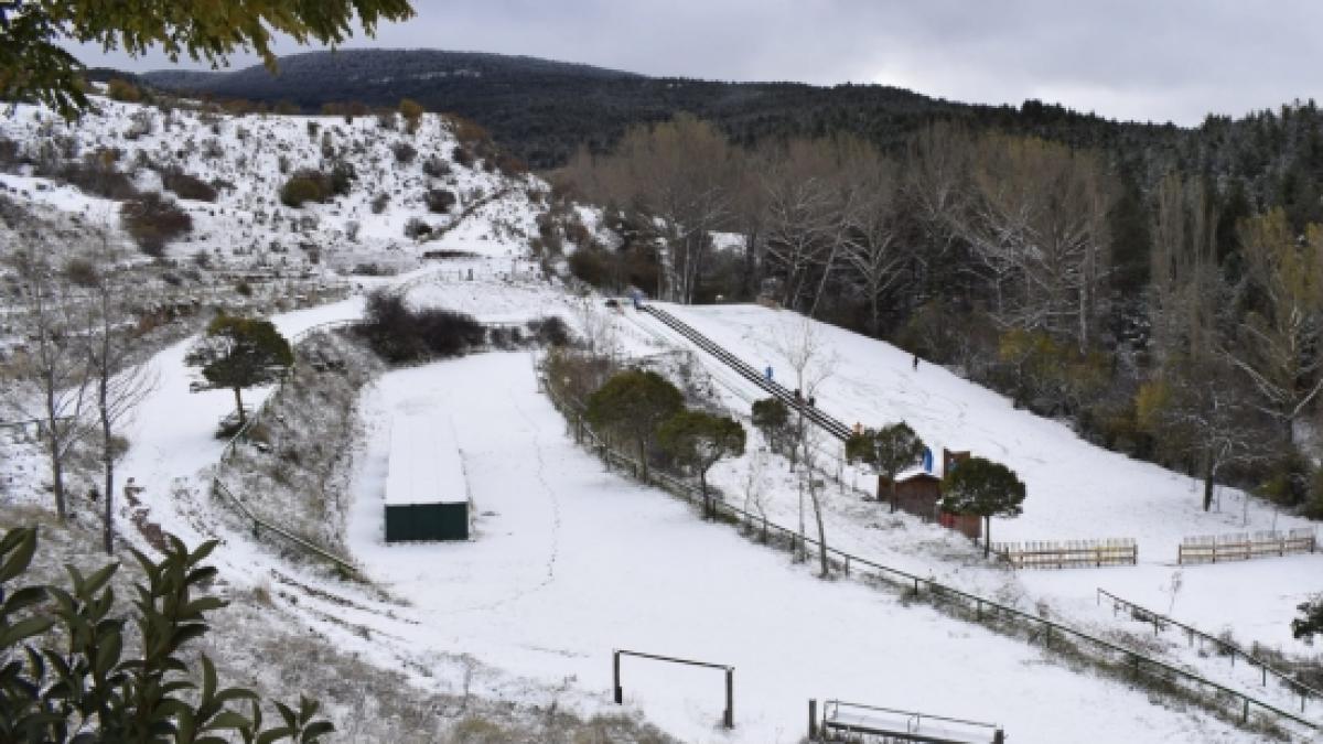 Alcalá de la Selva estrena la primera pista de esquí sintética de Aragón Alcalá de la Selva estrena la primera pista de esquí sintética de Aragón