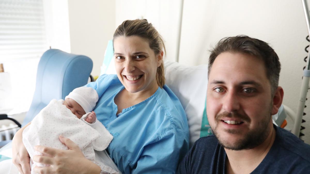 La madre del primer bebé nacido en 2020 en Teruel trabaja en Madrid