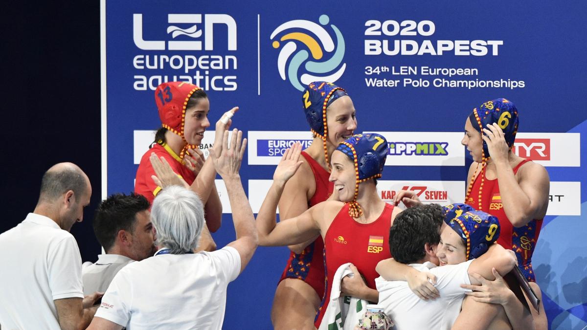 La selección femenina de waterpolo se mete en la final del Europeo a