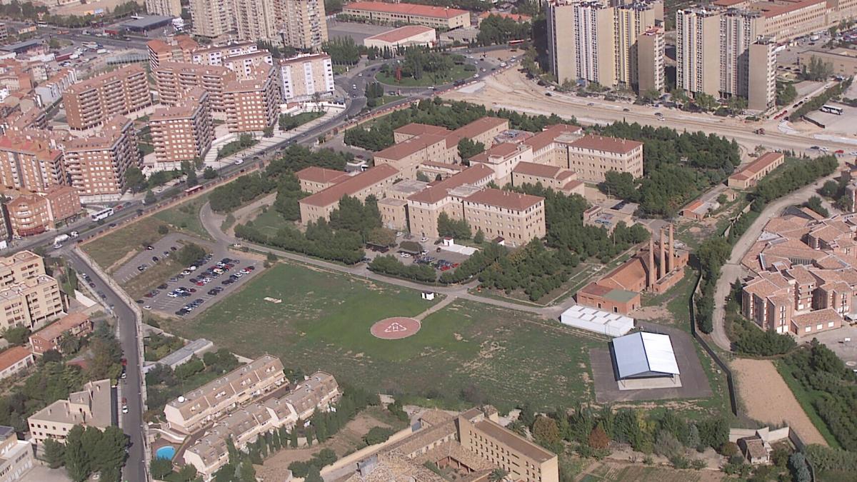 El Hospital Militar de Zaragoza acoge las pruebas de coronavirus en un parking para llevarlas al