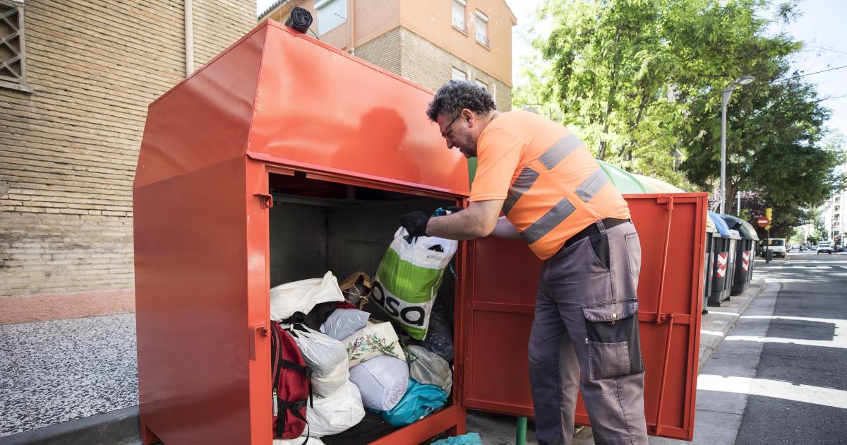 Ya se puede echar ropa usada en el contenedor en Zaragoza?