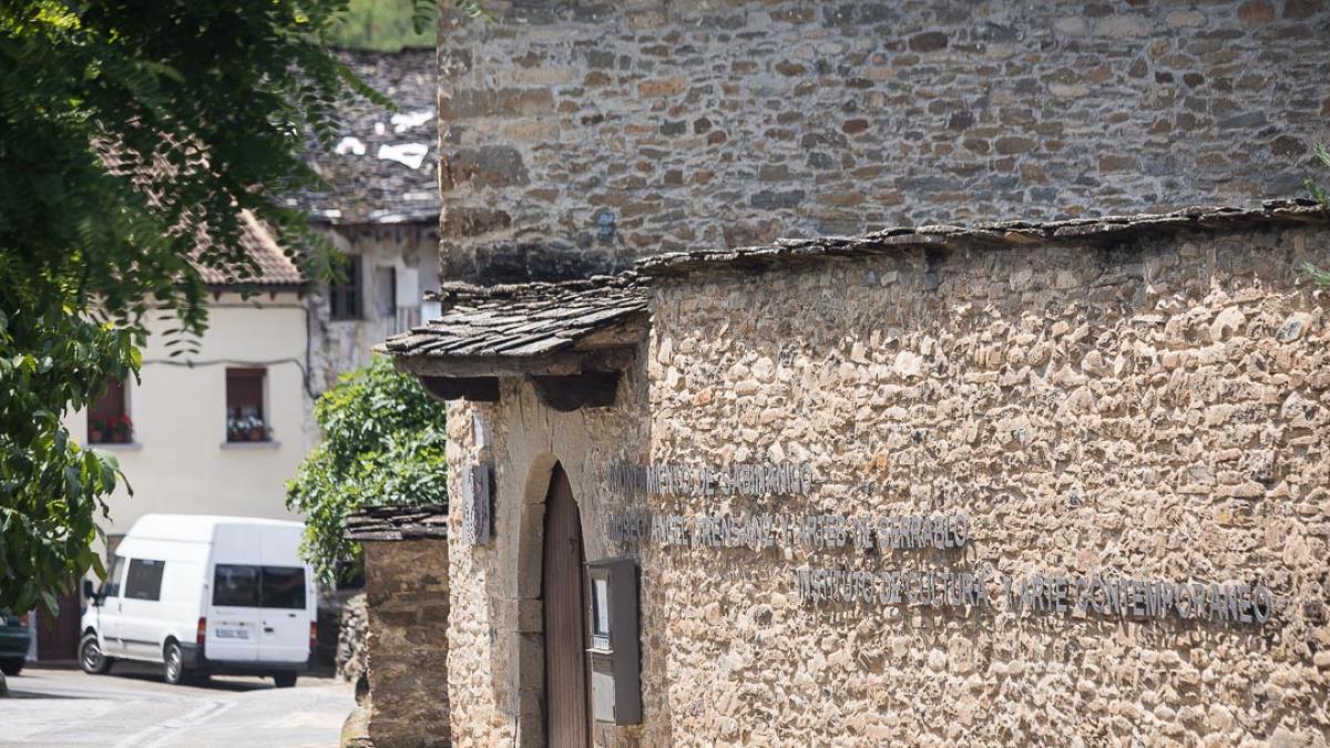 Foto Foto de Larrés Fotos del Museo de Dibujo de Julio Gavin