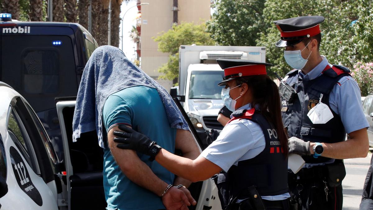 Los Yihadistas Detenidos Planeaban Atentar Con Explosivos En Barcelona