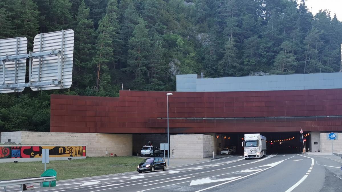 imagen de este jueves del tunel internacional de somport principal acceso a francia desde aragon Motor16