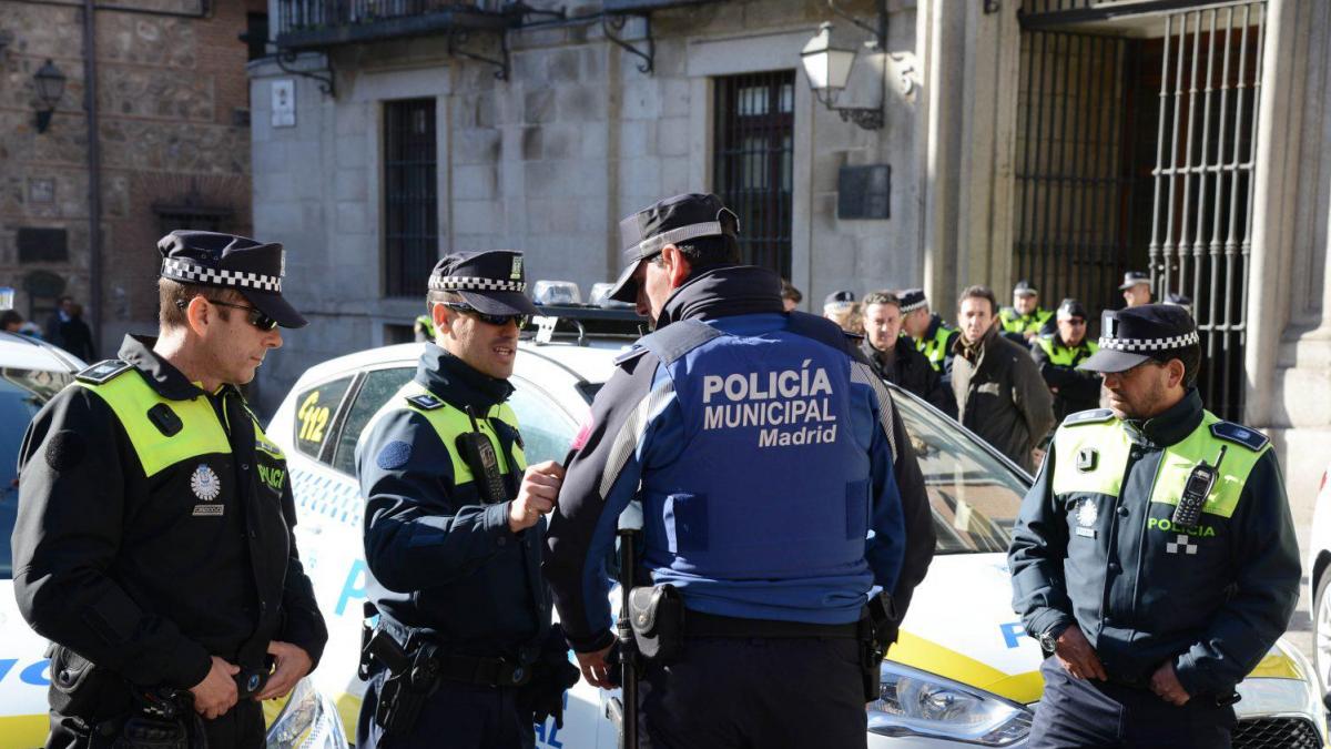 Específico Acostado Listo Detenido un joven por agredir a la Policía tras negarse a usar mascarilla  en Madrid