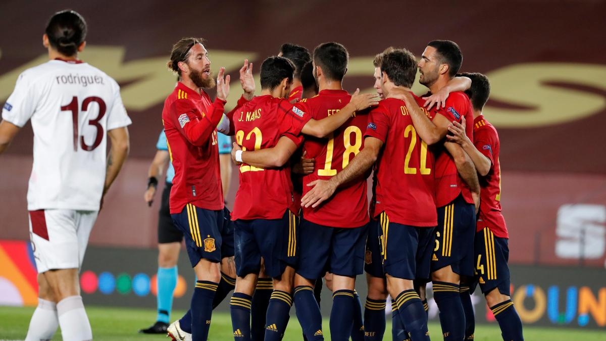España gana a Suiza pero no enamora